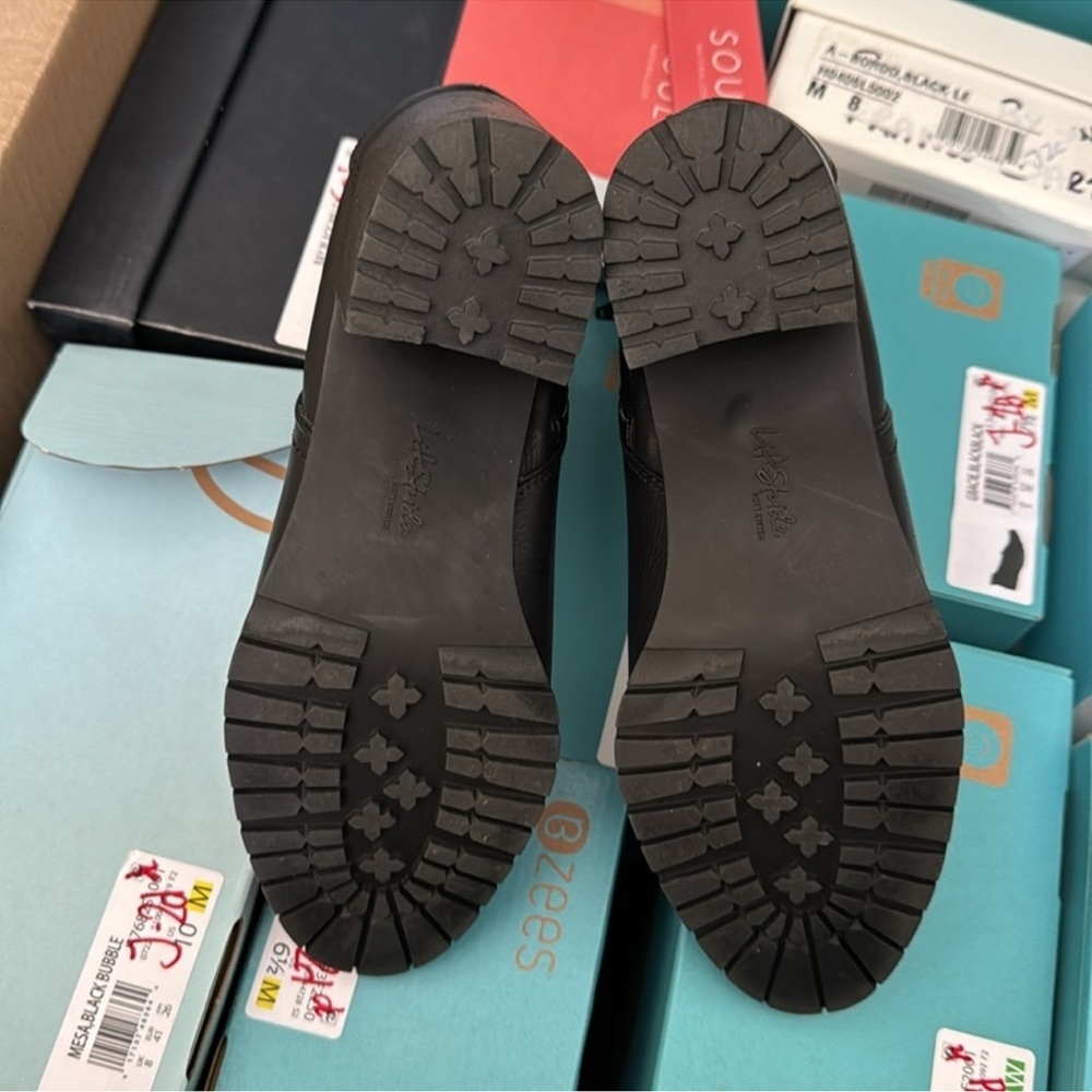 LifeStride Women's Mesa Chelsea Bootie - Picture 2 of 4